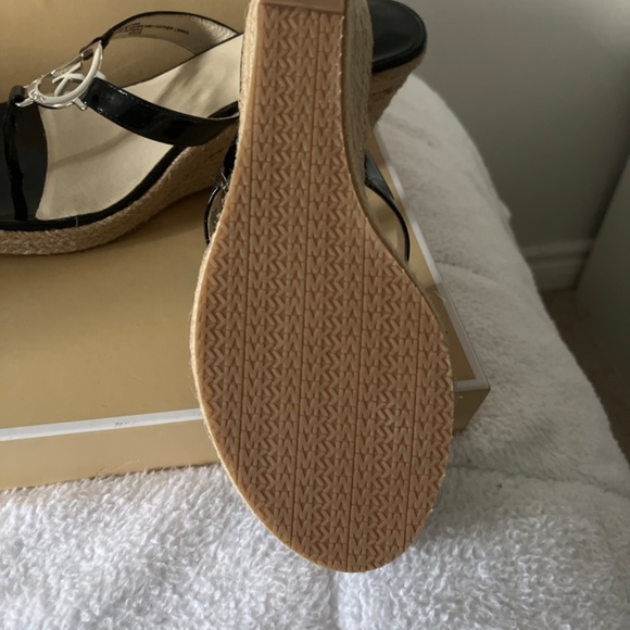 Sandals - Picture 2 of 3